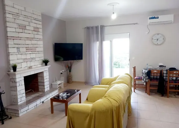 Seaside Retreat With Garden View Вилла